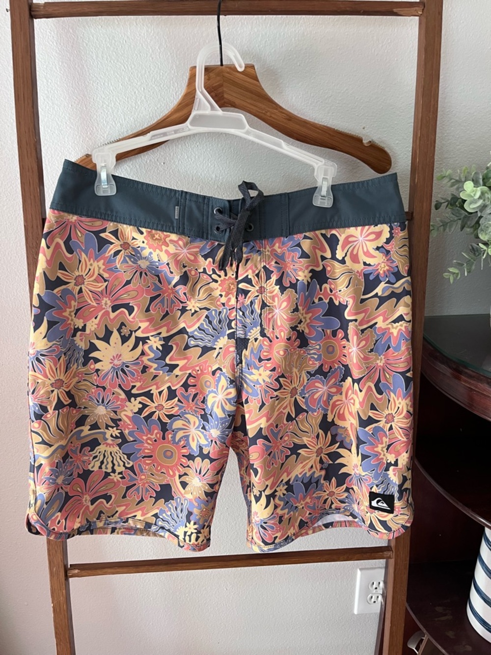 Quiksilver Boardshorts in Navy & Coral